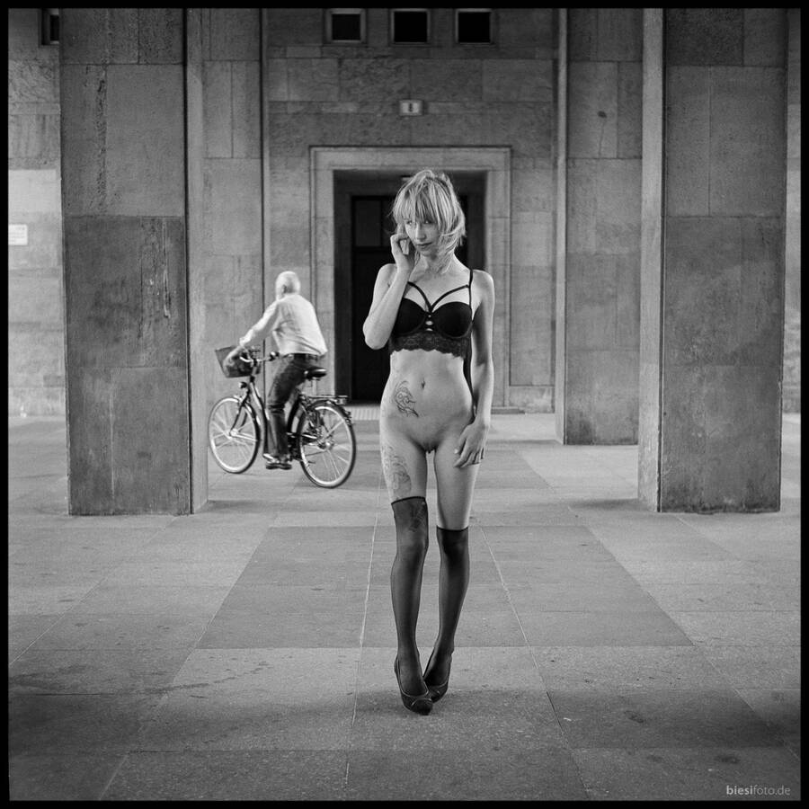 photographer biesifoto uncategorized modelling photo with Not on AdultFolio. shot in berlin in the columns at the frankfurter tor with my yashica mat 124g medium format camera on kodak trix 400 roll film.